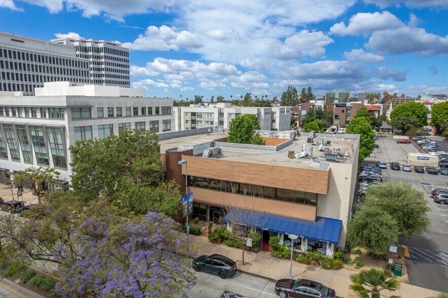 141 S Lake Ave, Pasadena, CA à vendre - Photo de l’immeuble – Image 3 sur 10