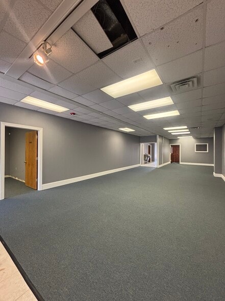 808 English Rd, High Point, NC à louer - Photo intérieure – Image 3 sur 5