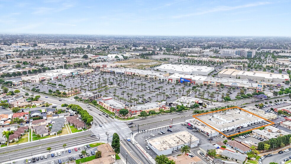 11921-31 39 Lakewood Blvd, Downey, CA à vendre - Photo de l’immeuble – Image 2 sur 8