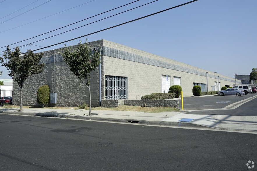 Bugatti Business Park portefeuille de 2 biens à vendre sur LoopNet.fr - Photo principale – Image 2 sur 2