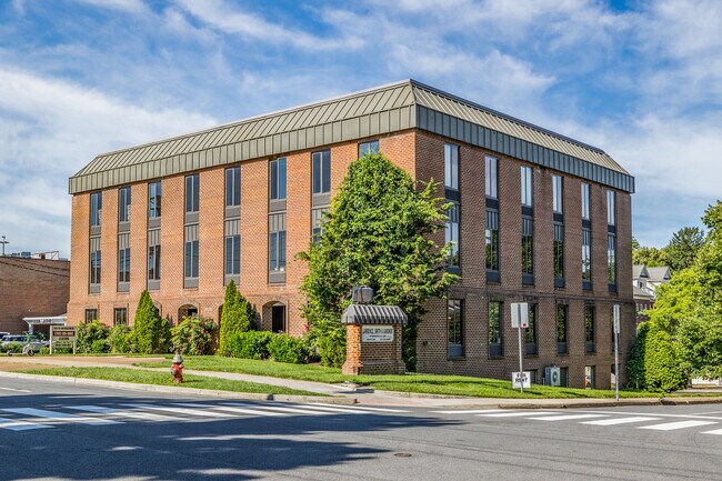 Plus de détails pour 3900 University Dr, Fairfax, VA - Bureau à louer