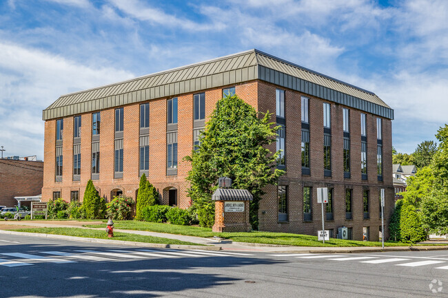 Plus de détails pour 3900 University Dr, Fairfax, VA - Bureau à louer