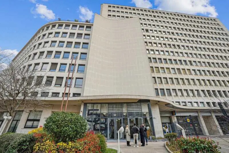 Bureau dans Paris à louer - Photo de l’immeuble – Image 1 sur 12