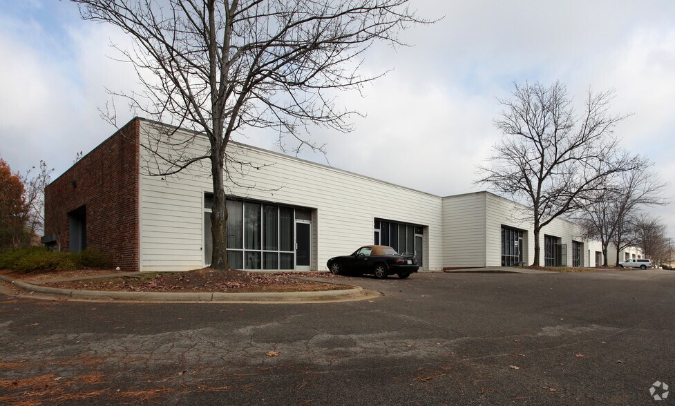 200 Powell Dr, Raleigh, NC à louer - Photo principale – Image 1 sur 3