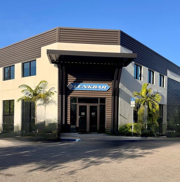 2705A Corporate Flight Dr, Naples, FL à louer - Photo principale – Image 1 sur 2