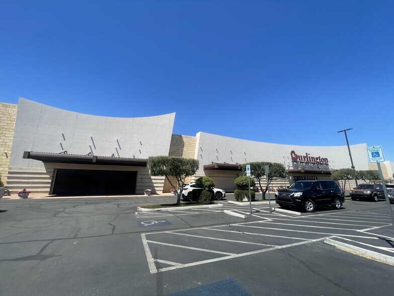 10000 W Sahara Ave, Las Vegas, NV à louer - Photo de l’immeuble – Image 1 sur 5