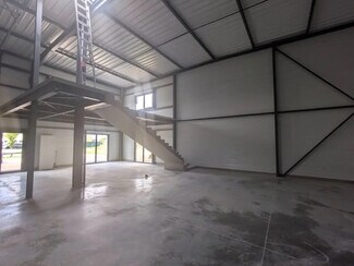 Plus de détails pour Local d'activités à louer