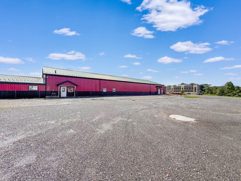 131 Mini Mall Rd, Ebensburg, PA à louer - Photo de l’immeuble – Image 1 sur 36