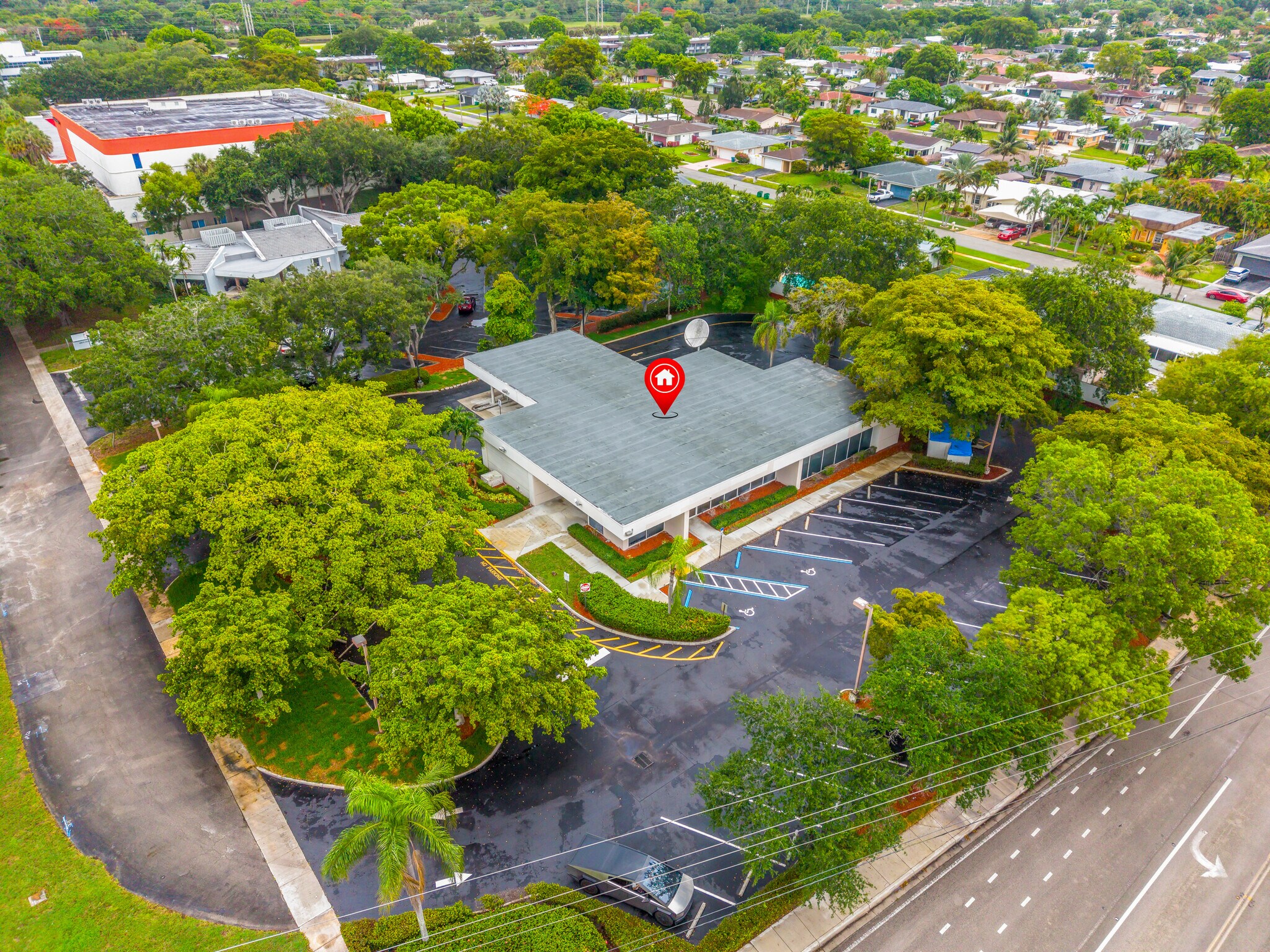 8200 N University Dr, Tamarac, FL à vendre Photo de l’immeuble– Image 1 sur 9