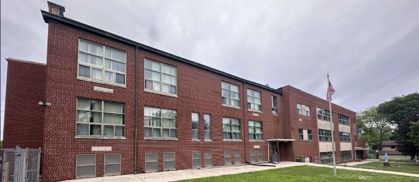 3945 S Kansas Ave, Milwaukee, WI à vendre - Photo de l’immeuble – Image 2 sur 19