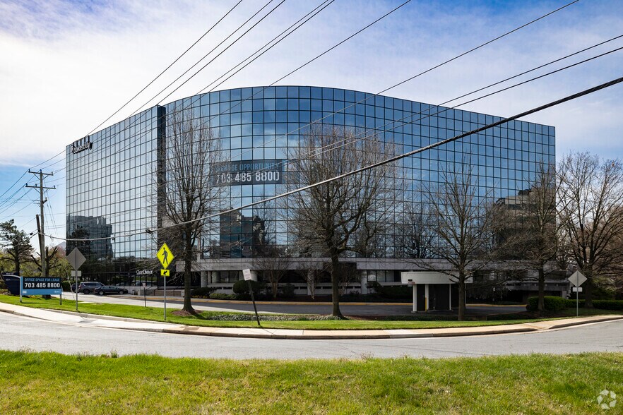 8219 Leesburg Pike, Vienna, VA à vendre - Photo de l’immeuble – Image 3 sur 9
