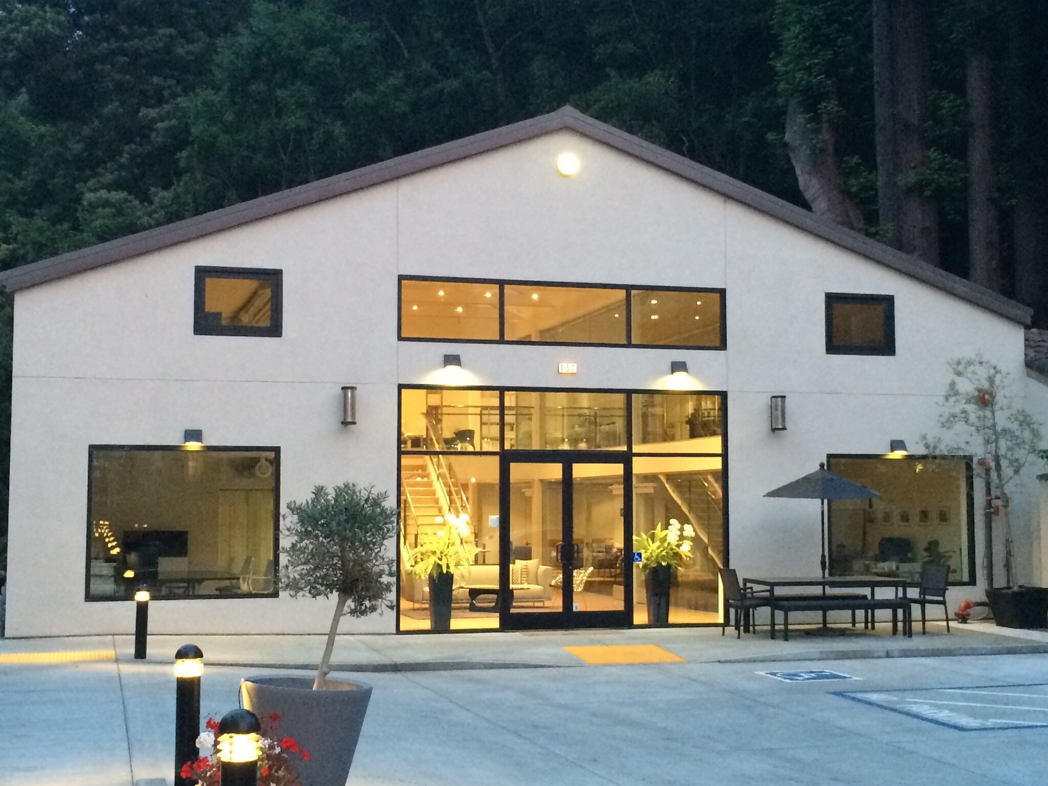 157 Throckmorton Ave, Mill Valley, CA à louer Photo principale– Image 1 sur 9