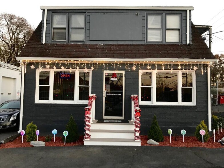 1046 Orange Ave, West Haven, CT à vendre - Photo de l’immeuble – Image 3 sur 14