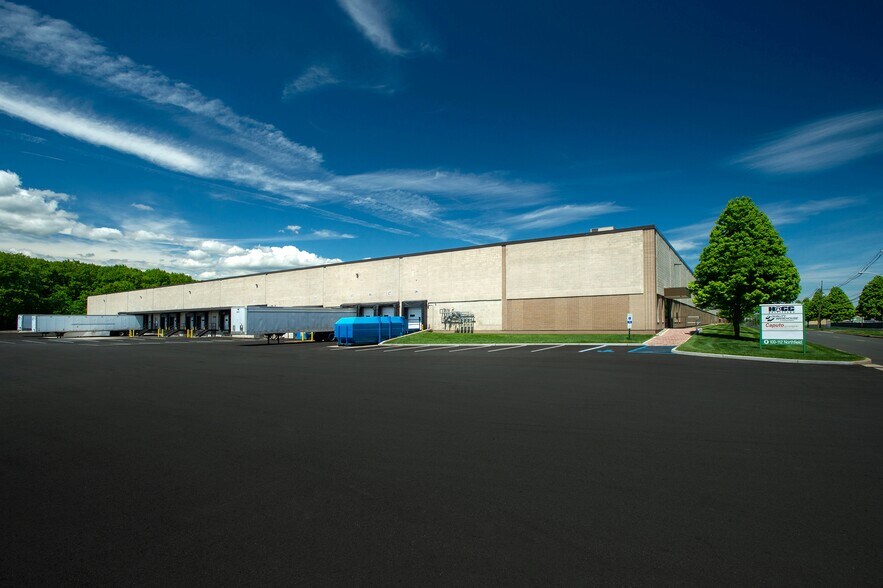 90-112 Northfield Ave, Edison, NJ à louer - Photo de l’immeuble – Image 3 sur 3