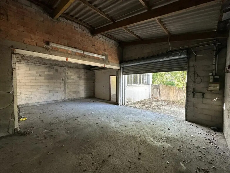 Local d'activités dans Champigny-sur-Marne à vendre - Photo de l’immeuble – Image 3 sur 7