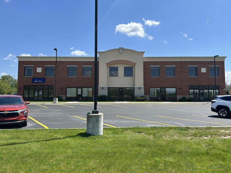 Holly Rd, Grand Blanc, MI à louer - Photo de l’immeuble – Image 1 sur 8
