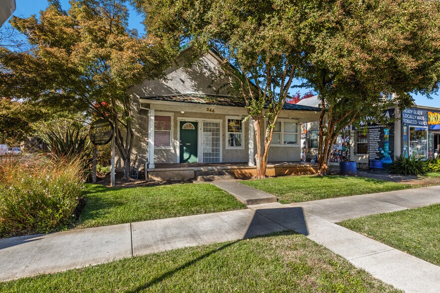 236 W 9th St, Chico, CA à vendre - Photo principale – Image 1 sur 11