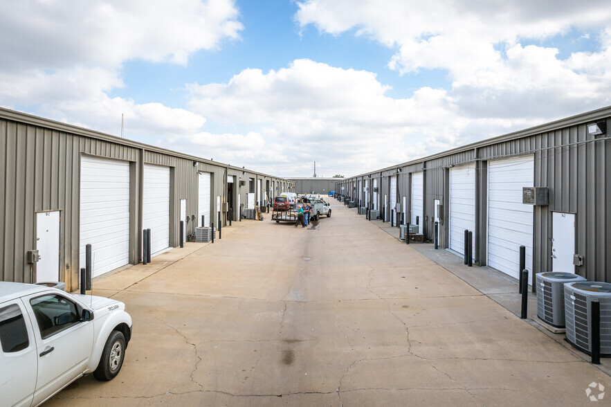 12999 Murphy Rd, Stafford, TX à louer - Photo de l’immeuble – Image 3 sur 8