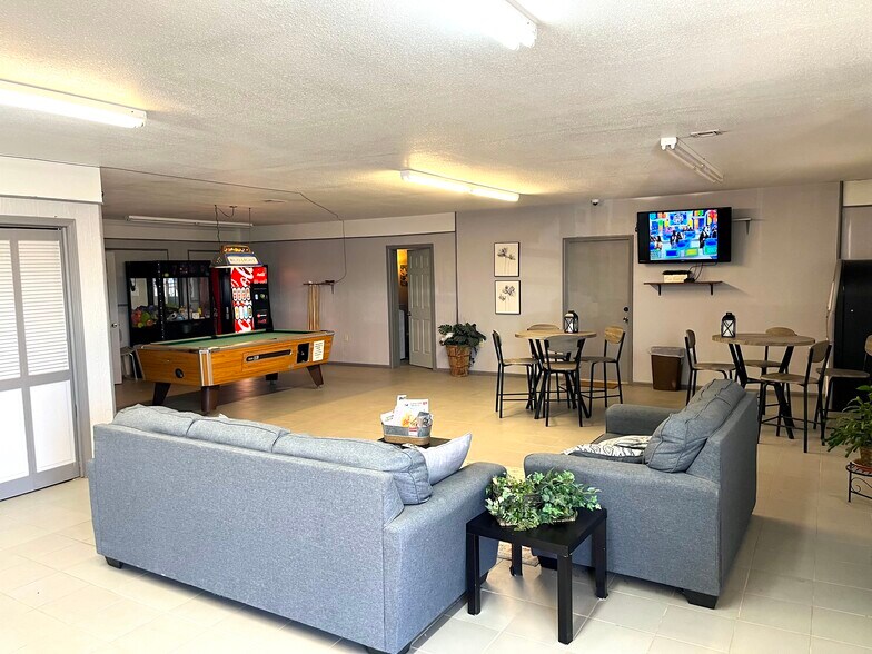 13705 Coalton Rd, Henryetta, OK à vendre - Photo intérieure – Image 2 sur 81