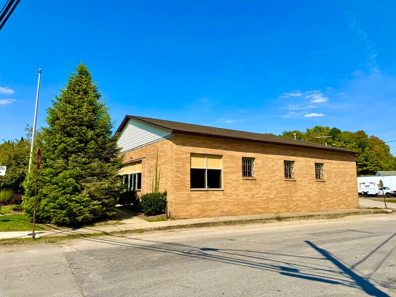 1015 Main St, Conneautville, PA à vendre - Photo de l’immeuble – Image 2 sur 19