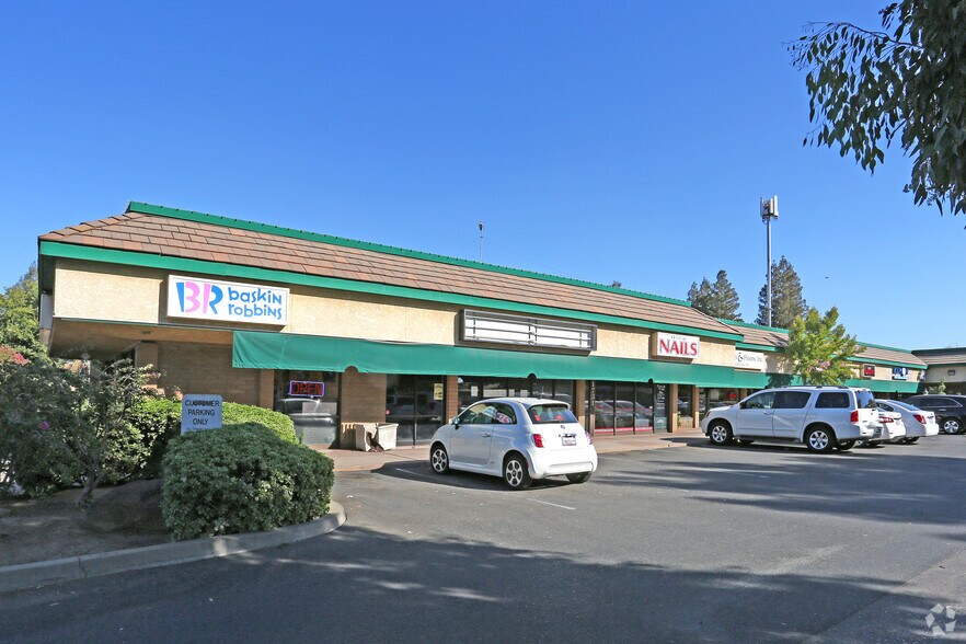 1731-1799 W Bullard, Fresno, CA à louer - Photo de l’immeuble – Image 1 sur 4