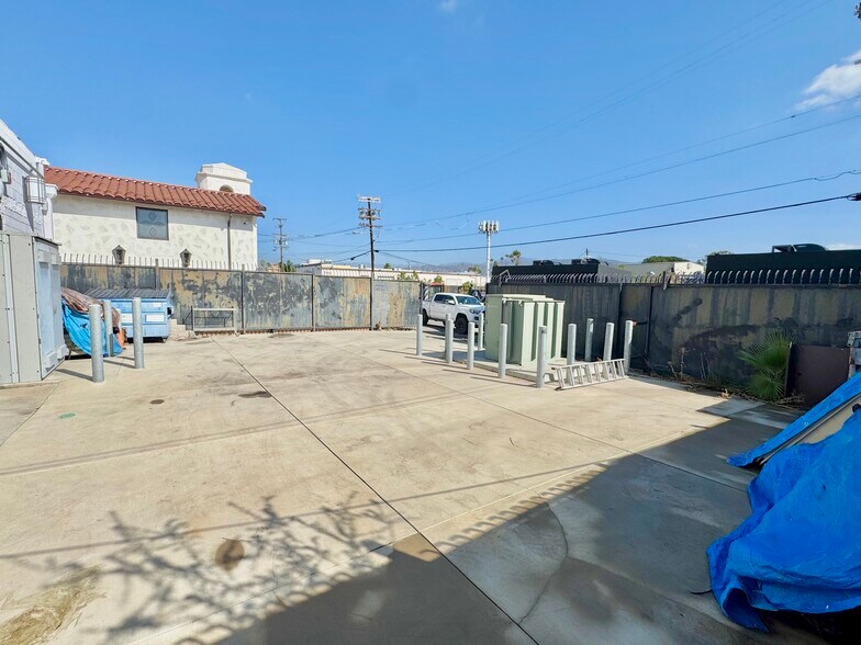 5447 Satsuma St, North Hollywood, CA à vendre - Photo de l’immeuble – Image 3 sur 13