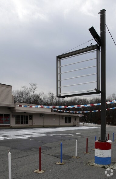 225 Cowesett Ave, West Warwick, RI à louer - Photo de l’immeuble – Image 2 sur 5