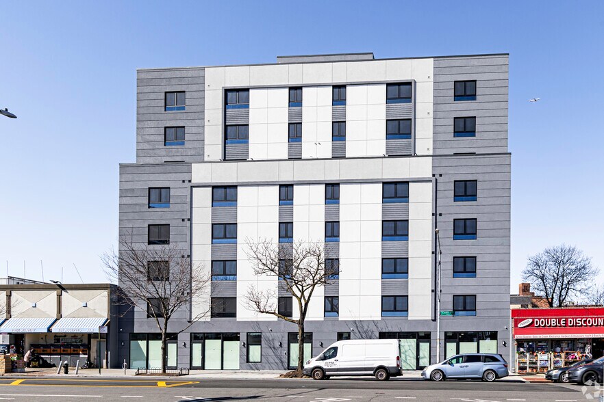 1353 Castle Hill Ave, Bronx, NY à louer - Photo de l’immeuble – Image 2 sur 4