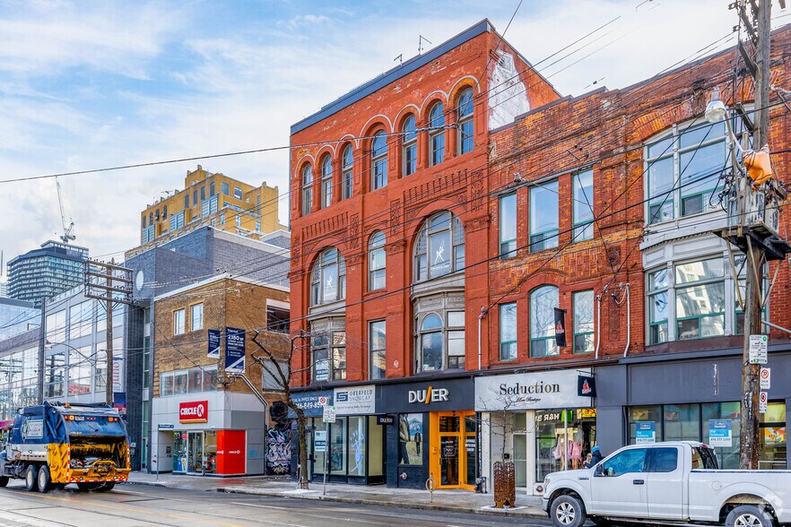 489-491 Queen St W, Toronto, ON à louer - Photo de l’immeuble – Image 2 sur 4
