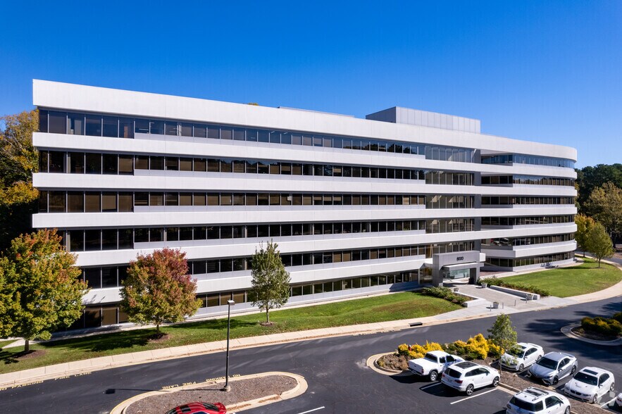 8000 Regency Pky, Cary, NC à louer - Photo principale – Image 1 sur 7