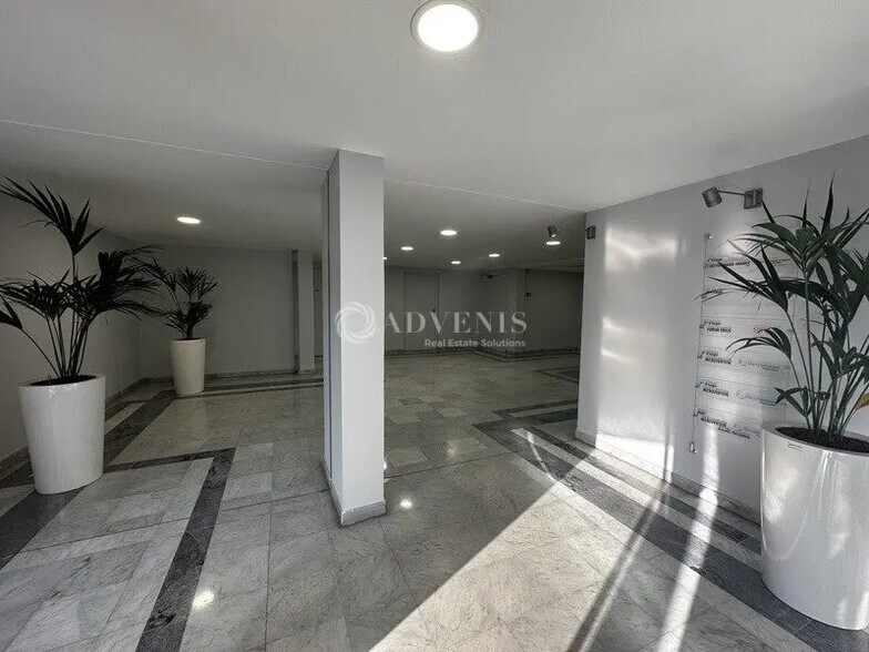 Bureau dans Saint-Germain-en-Laye à louer - Photo de l’immeuble – Image 1 sur 12