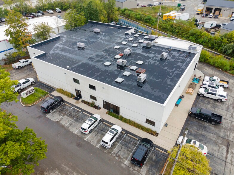 8035 Craig St, Indianapolis, IN à louer - Photo de l’immeuble – Image 3 sur 9