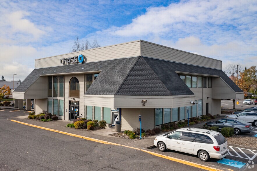 1979-2267 NE Burnside Rd, Gresham, OR à louer - Photo de l’immeuble – Image 2 sur 8