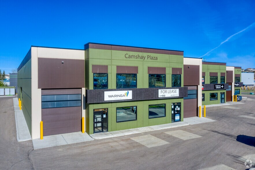 220 Stockton Av, Okotoks, AB à louer - Photo de l’immeuble – Image 1 sur 7