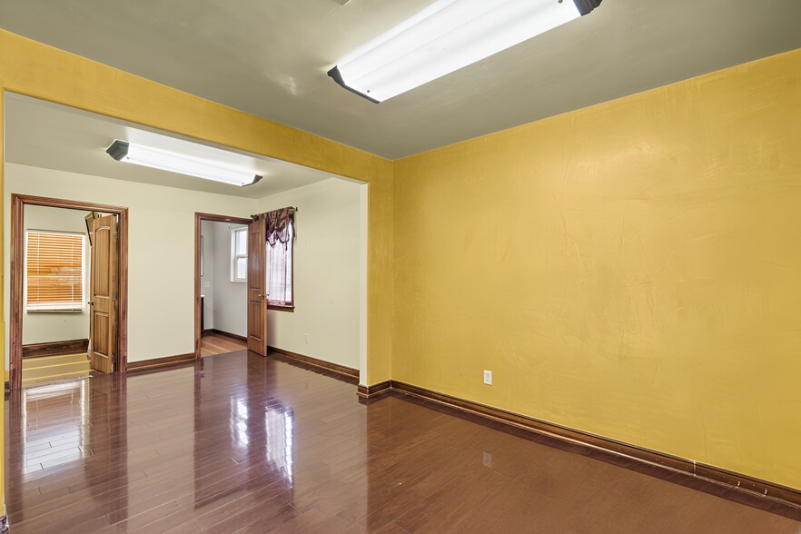 4204 W Burbank Blvd, Burbank, CA à vendre - Photo de l’immeuble – Image 3 sur 30