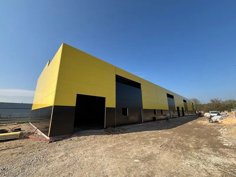 Local d’activités dans Grand-Couronne à louer Photo de l’immeuble– Image 1 sur 10