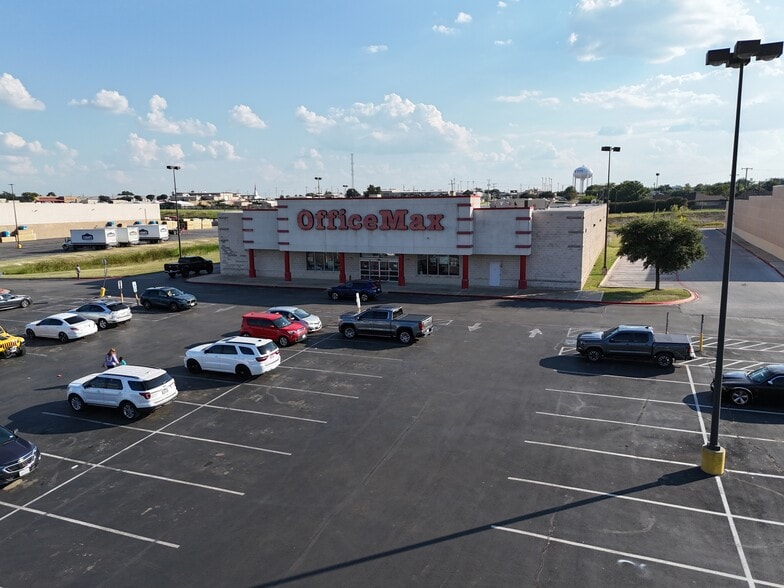 1800 Lowes Blvd, Killeen, TX à vendre - Photo principale – Image 1 sur 4