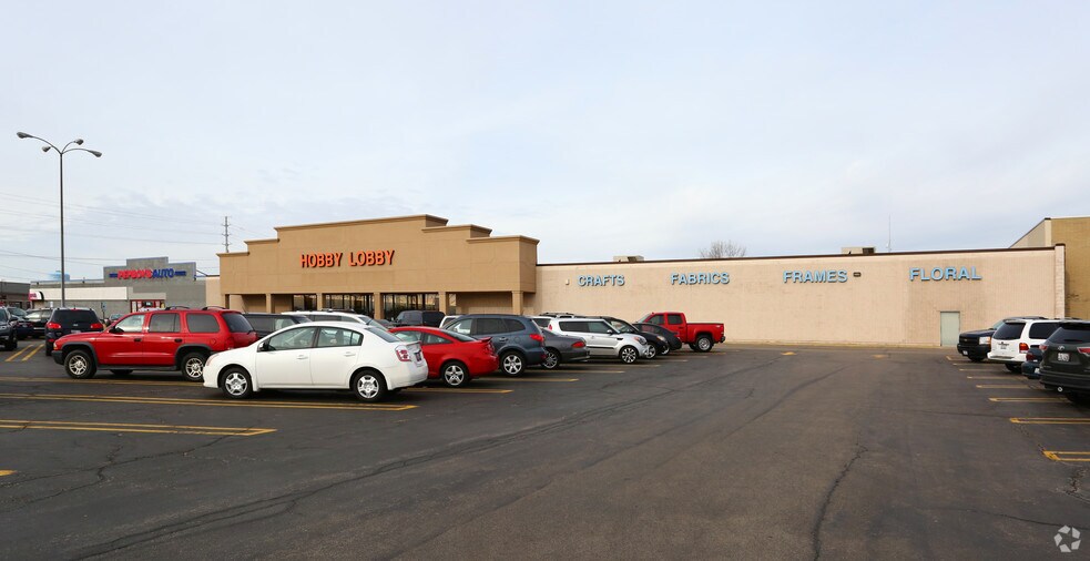 818-900 E Rollins Rd, Round Lake, IL à louer - Photo de l’immeuble – Image 2 sur 7