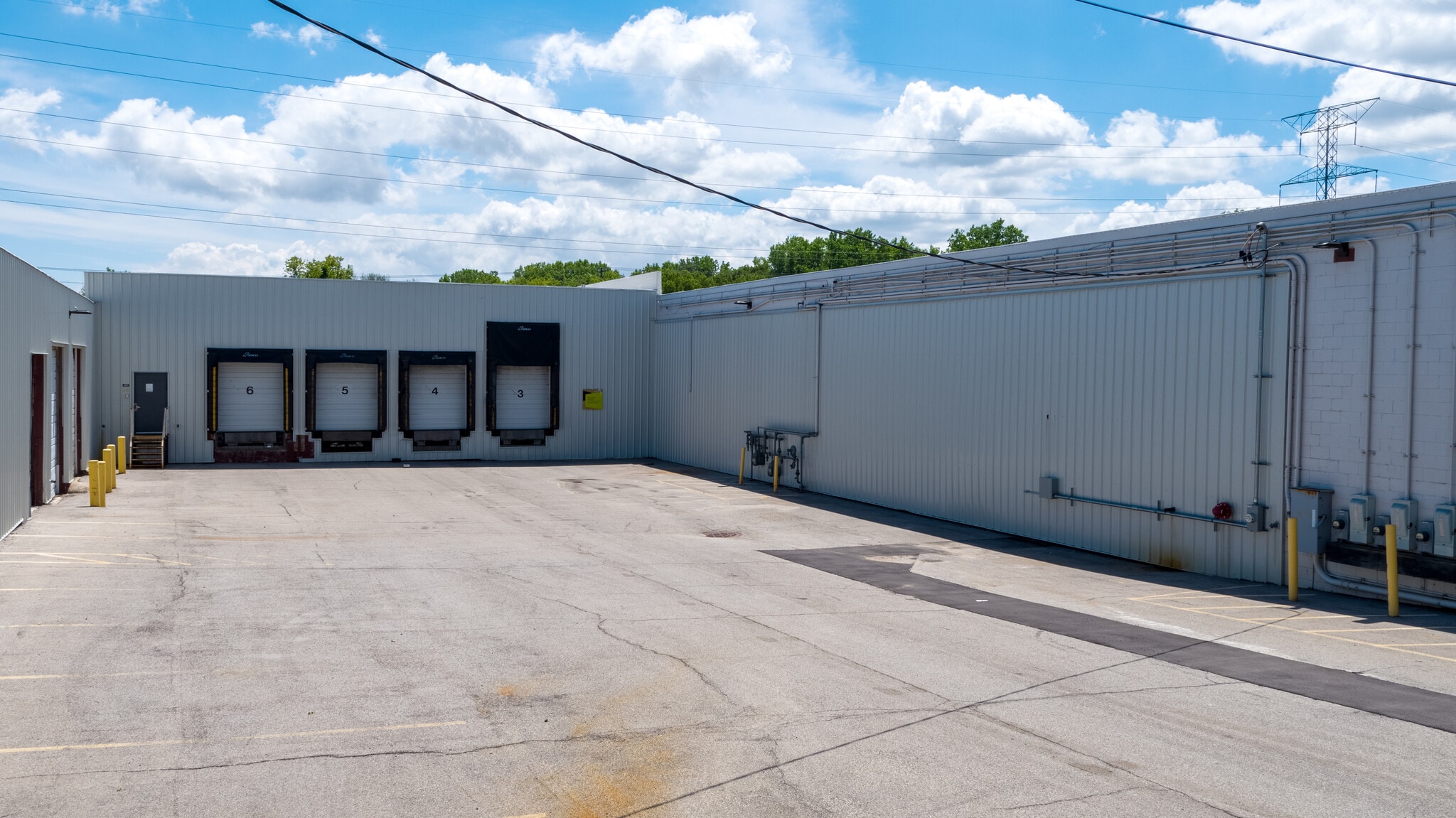 4609-4801 W Woolworth Ave, Milwaukee, WI à louer Photo de l’immeuble– Image 1 sur 1