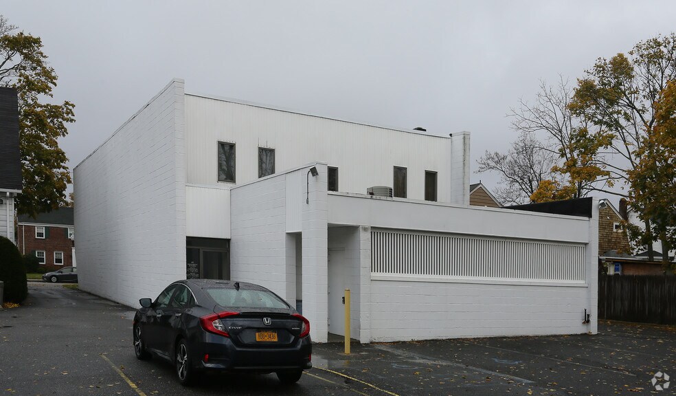 157 N Ocean Ave, Patchogue, NY à louer - Photo de l’immeuble – Image 2 sur 11