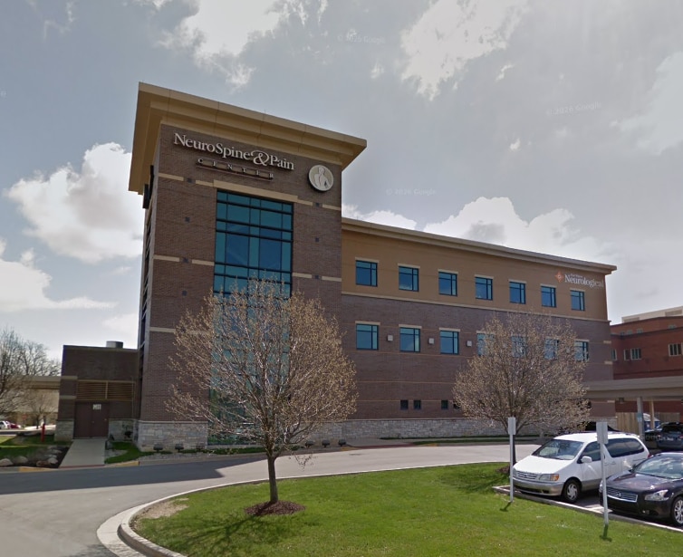 7956 W Jefferson Blvd, Fort Wayne, IN à louer Photo principale– Image 1 sur 5