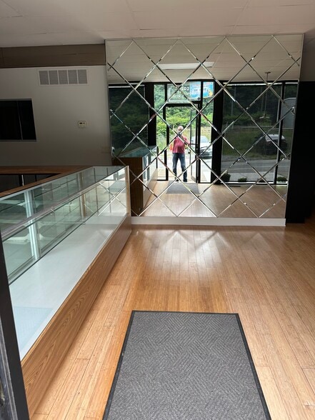 1202 Electric Ave, Pittsburgh, PA à vendre - Photo intérieure – Image 3 sur 15