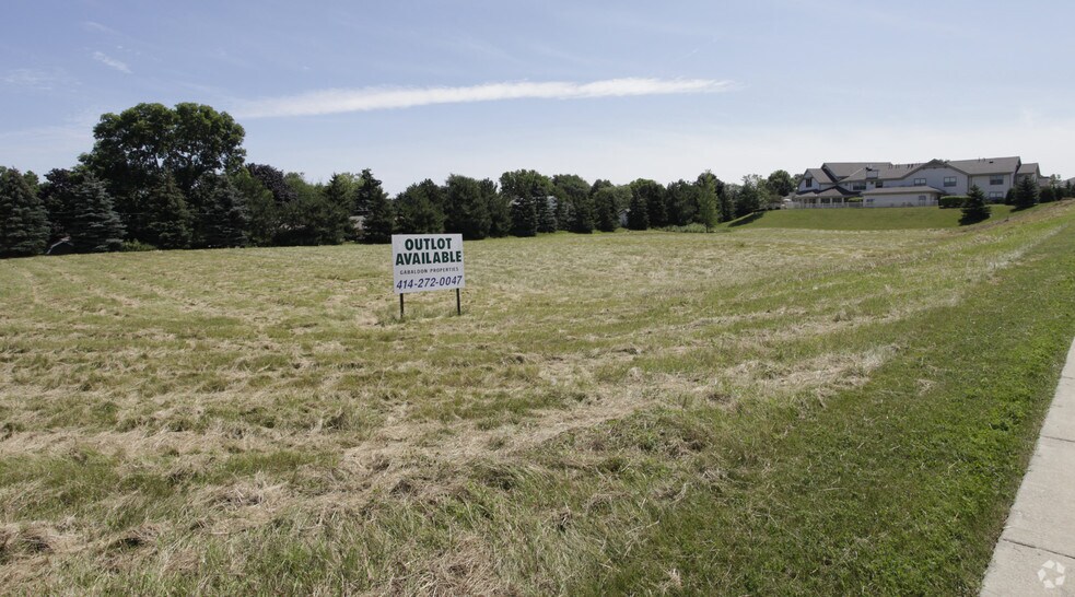 W176N9432 Rivercrest Dr, Menomonee Falls, WI à vendre - Photo de l’immeuble – Image 3 sur 3