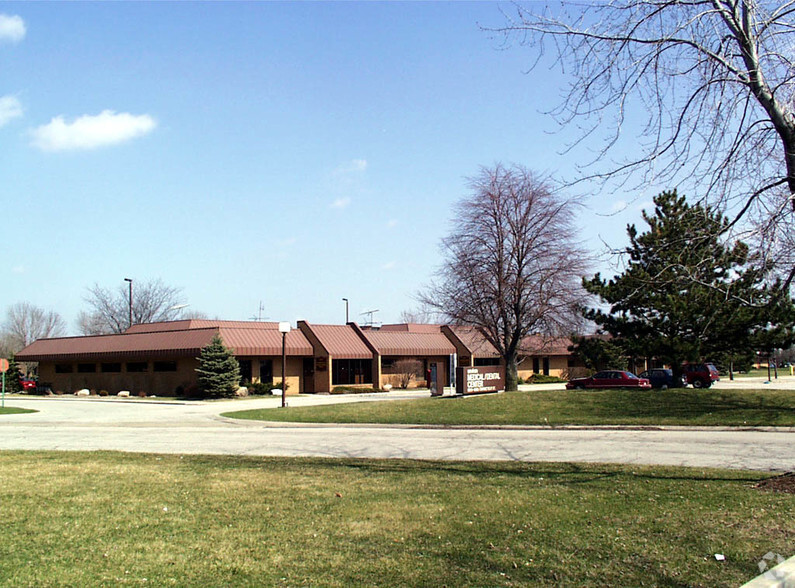 8679 Connecticut St, Merrillville, IN à vendre - Photo de l’immeuble – Image 2 sur 21