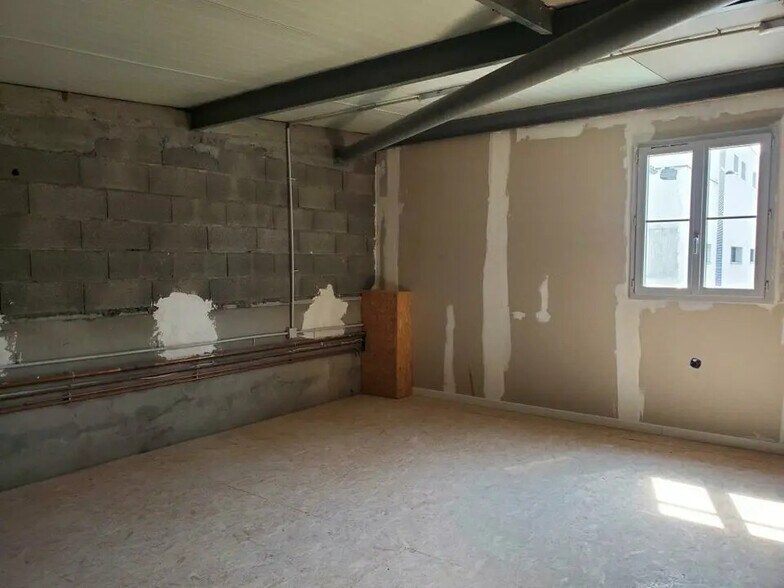 9 A Rue De L'Alambic, Messimy à louer - Photo de l’immeuble – Image 3 sur 8