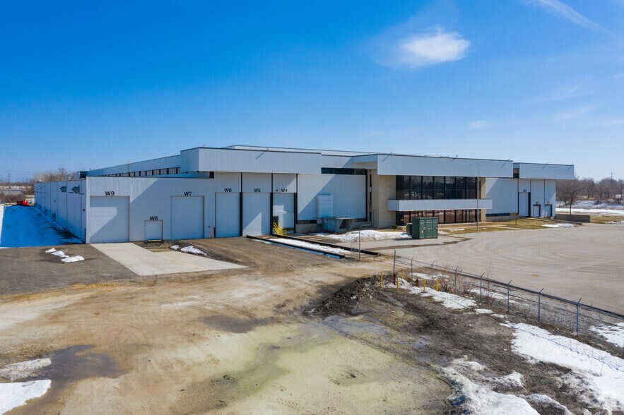 7100 W Calumet Rd, Milwaukee, WI à louer - Photo de l’immeuble – Image 2 sur 6