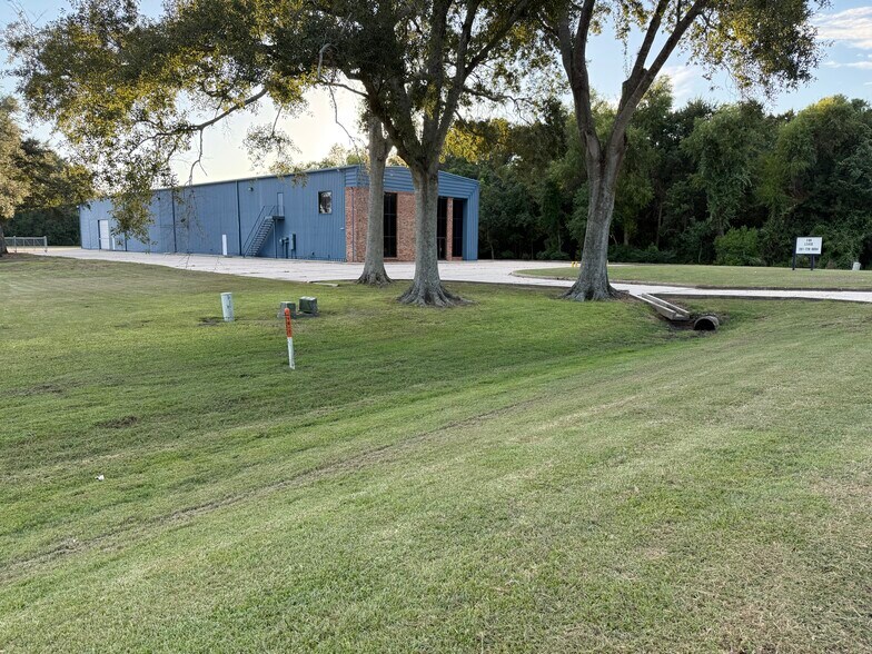 3505 W Admiral Doyle Dr, New Iberia, LA à louer - Photo de l’immeuble – Image 3 sur 3