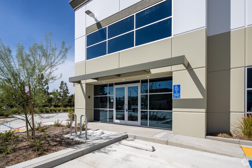 14020 Meridian Pky, Riverside, CA à vendre - Photo de l’immeuble – Image 2 sur 6