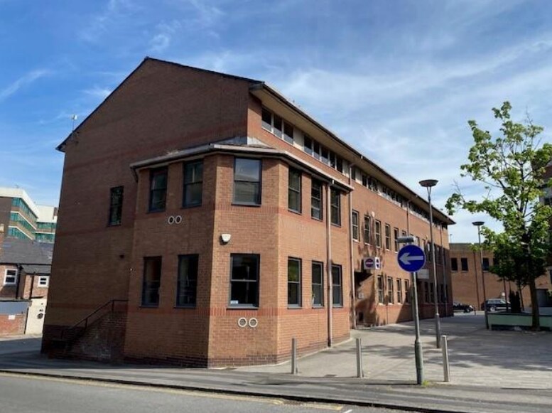 Victoria St, Altrincham à louer - Photo principale – Image 2 sur 2