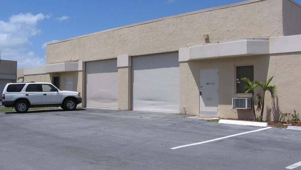 4770 NW 2nd Ave, Boca Raton, FL à louer - Photo de l’immeuble – Image 2 sur 2